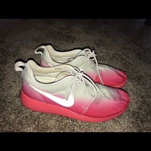 Size 6 pink ombré Nike Roshe runs